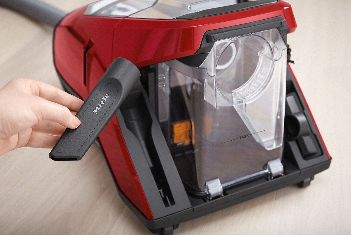 Пылесос Miele Blizzard CX1 Cat & Dog - SKCF5 Mango red