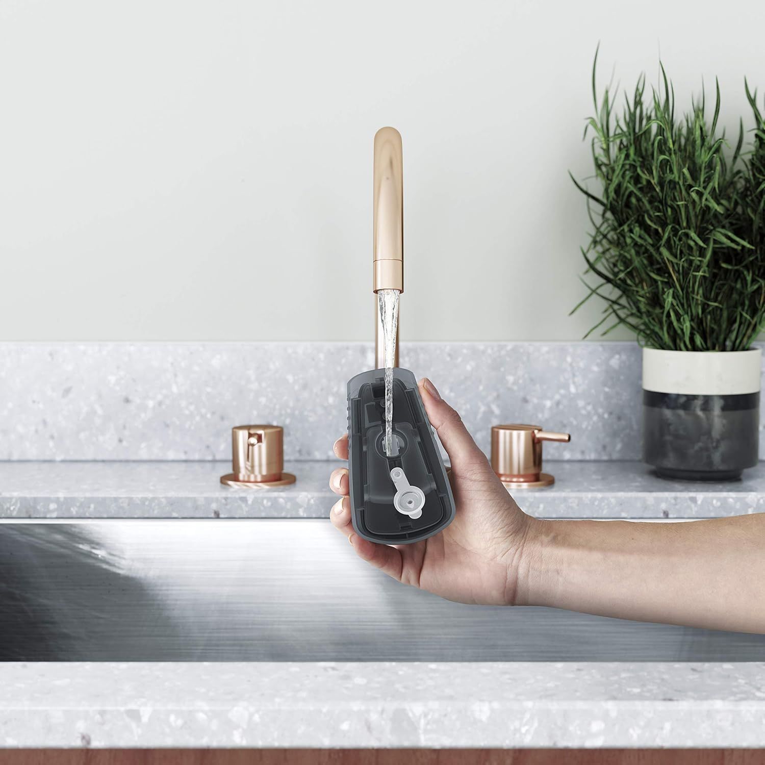 Отпариватель ручной Electrolux Refine 600 E6HS1-2EG