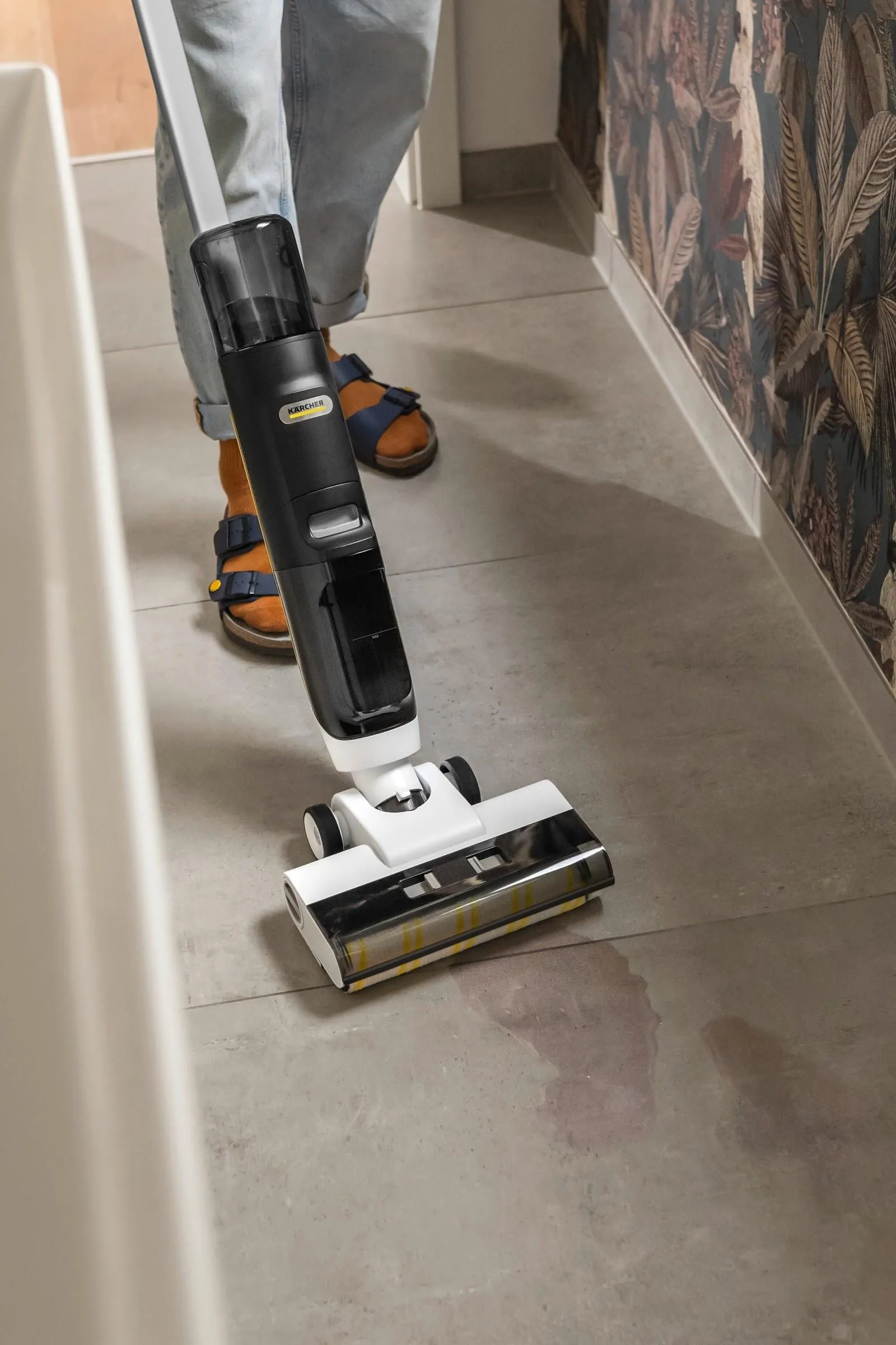 Беспроводной пылесос швабра Karcher FCV 3 1.056-122.0