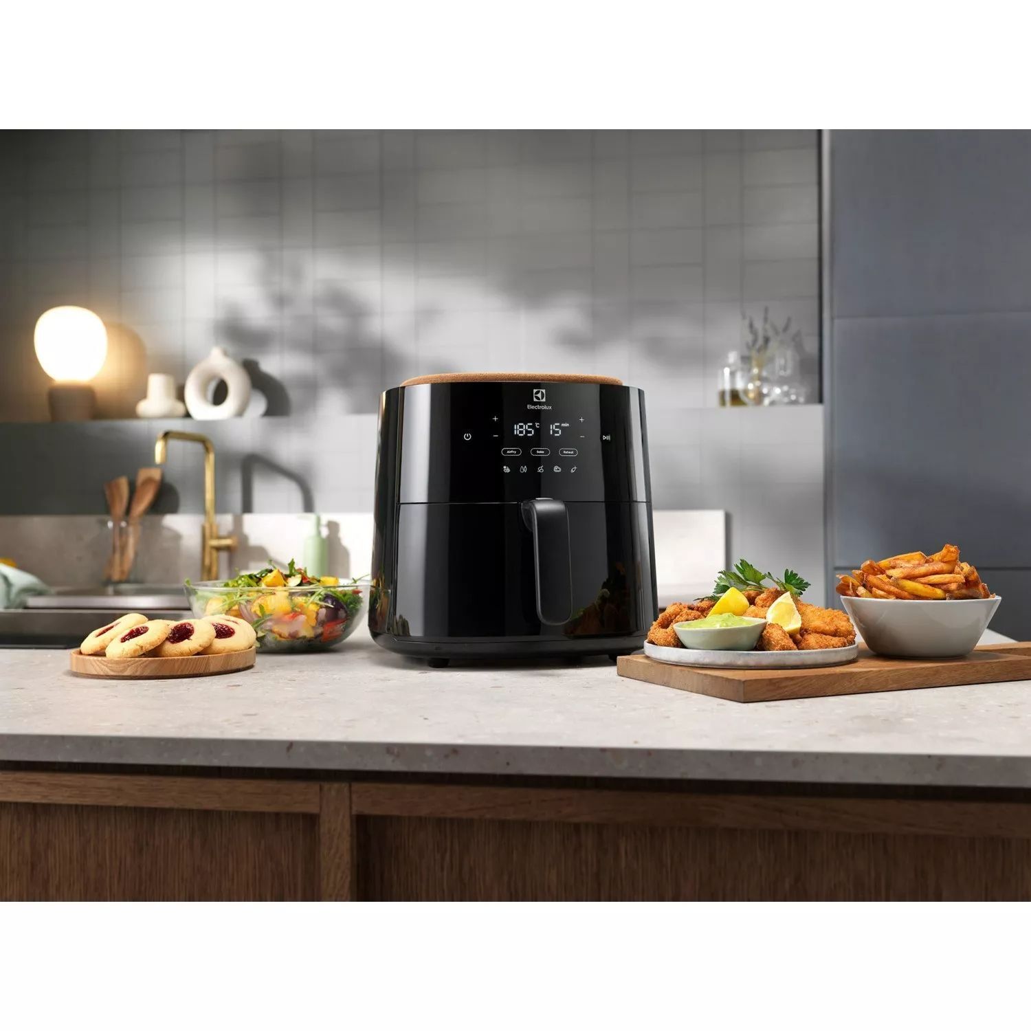 Аэрогриль Electrolux 800 EAF5B, черный