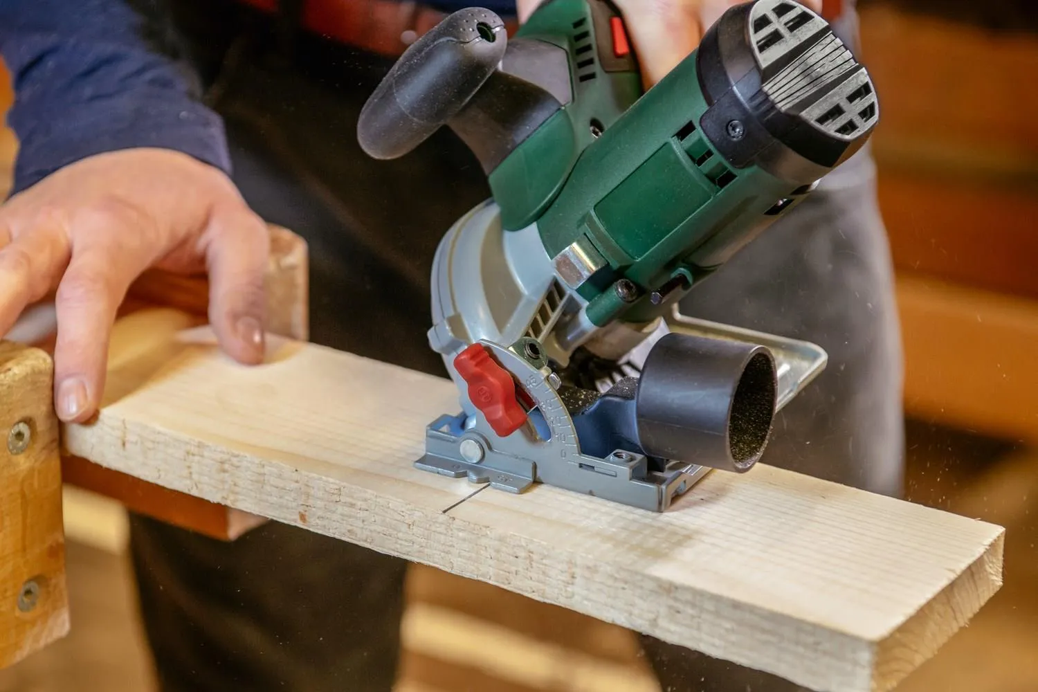 Дисковая пила Bosch UniversalCirc 12 06033C7003