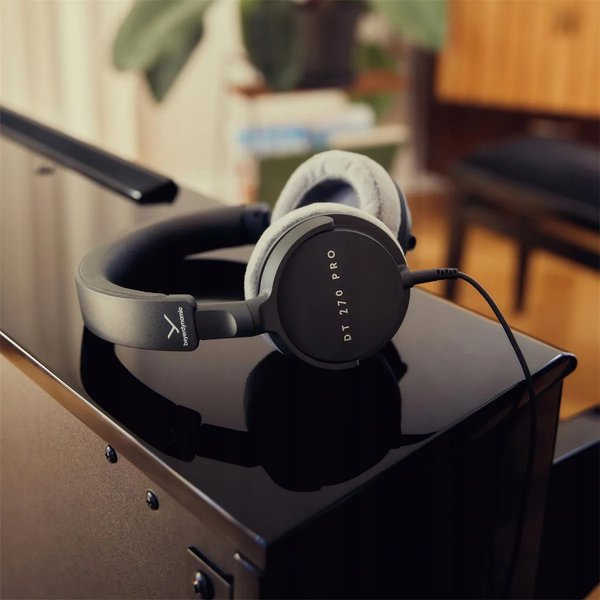 Беспроводные наушники Beyerdynamic DT 270 PRO