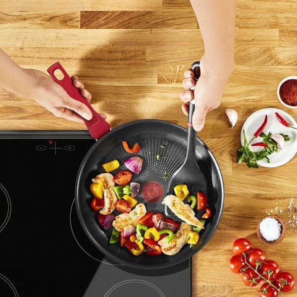 Набор сковород Tefal Daily Chef G2739072 2 пр. красный 2 шт. 1.8 кг