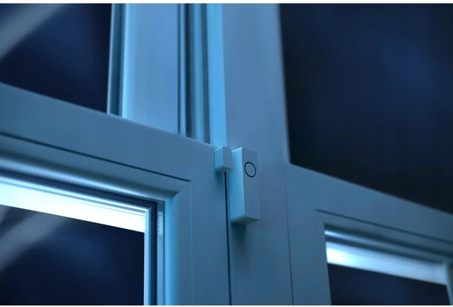 Стартовый комплект с датчиками E2 PHILIPS Hue Secure White and Color Ambiance 929002468824