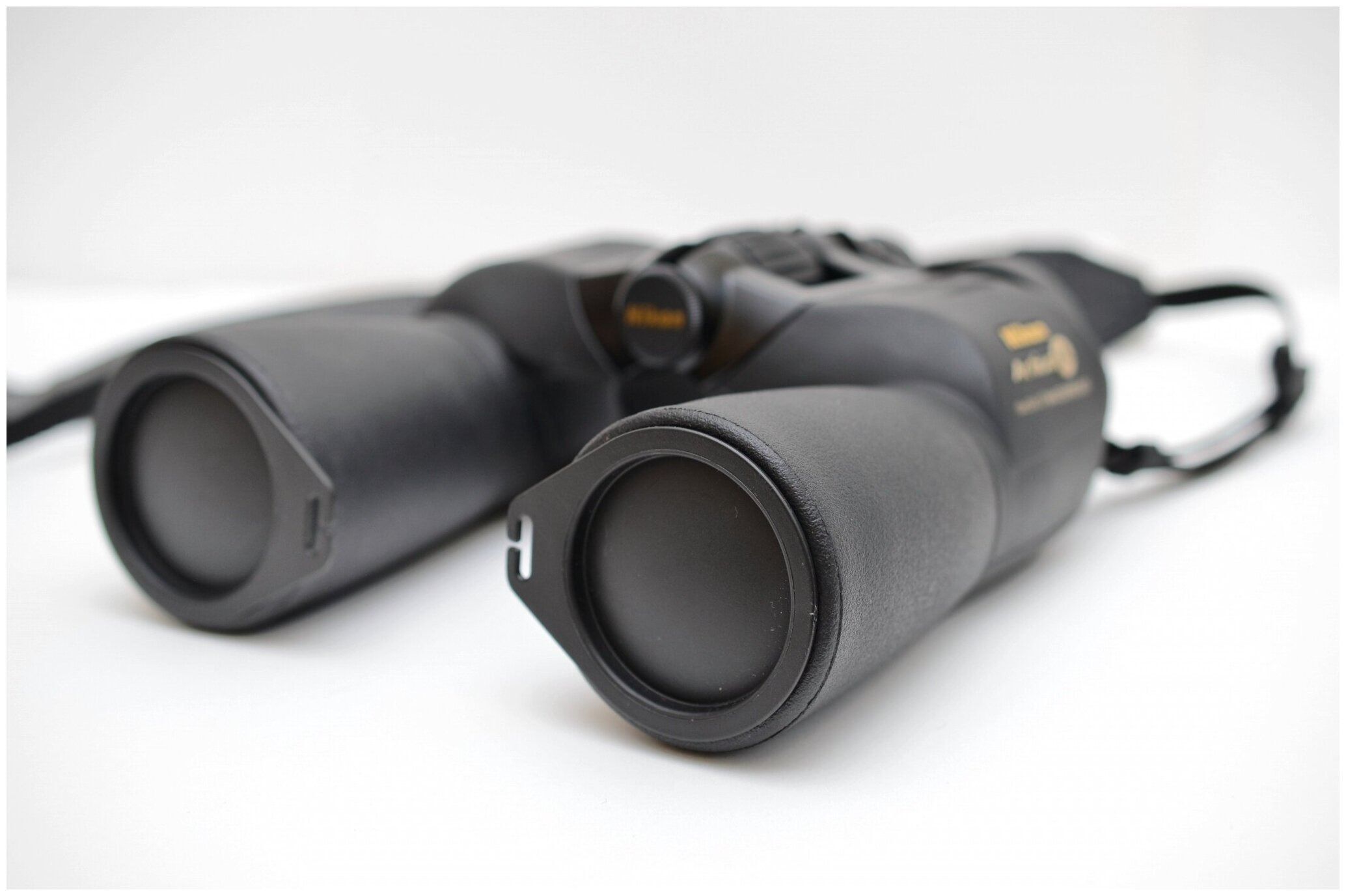 Бинокль Nikon Action EX 10x50 CF черный