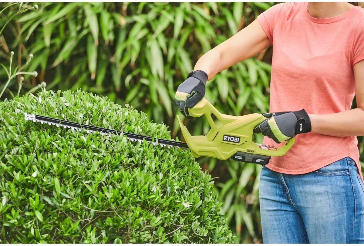 Аккумуляторные ножницы для живой изгороди RYOBI RY18HT40A-120P (400 мм, 18 В)