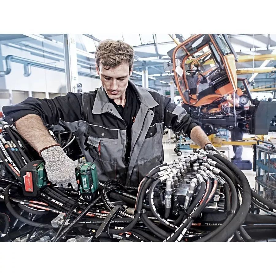 Гайковёрт ударный аккумуляторный Metabo SSW 18 LTX 400 BL 602205840 без акб и ЗУ