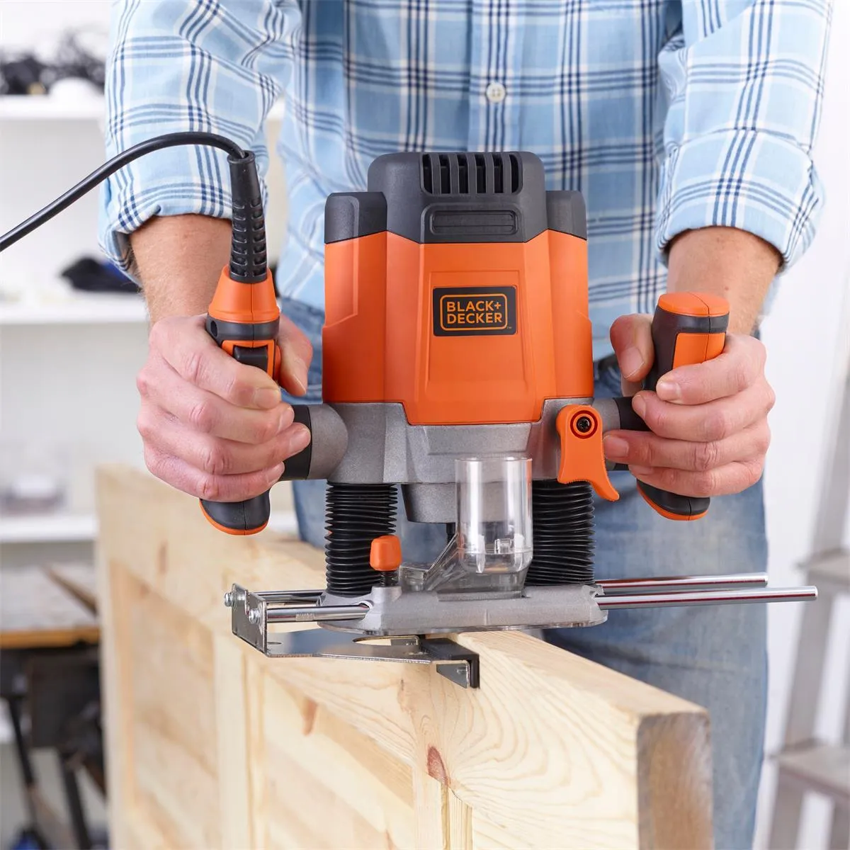 Вертикально-фрезерная машина Black&Decker KW1200EKA-QS кейс