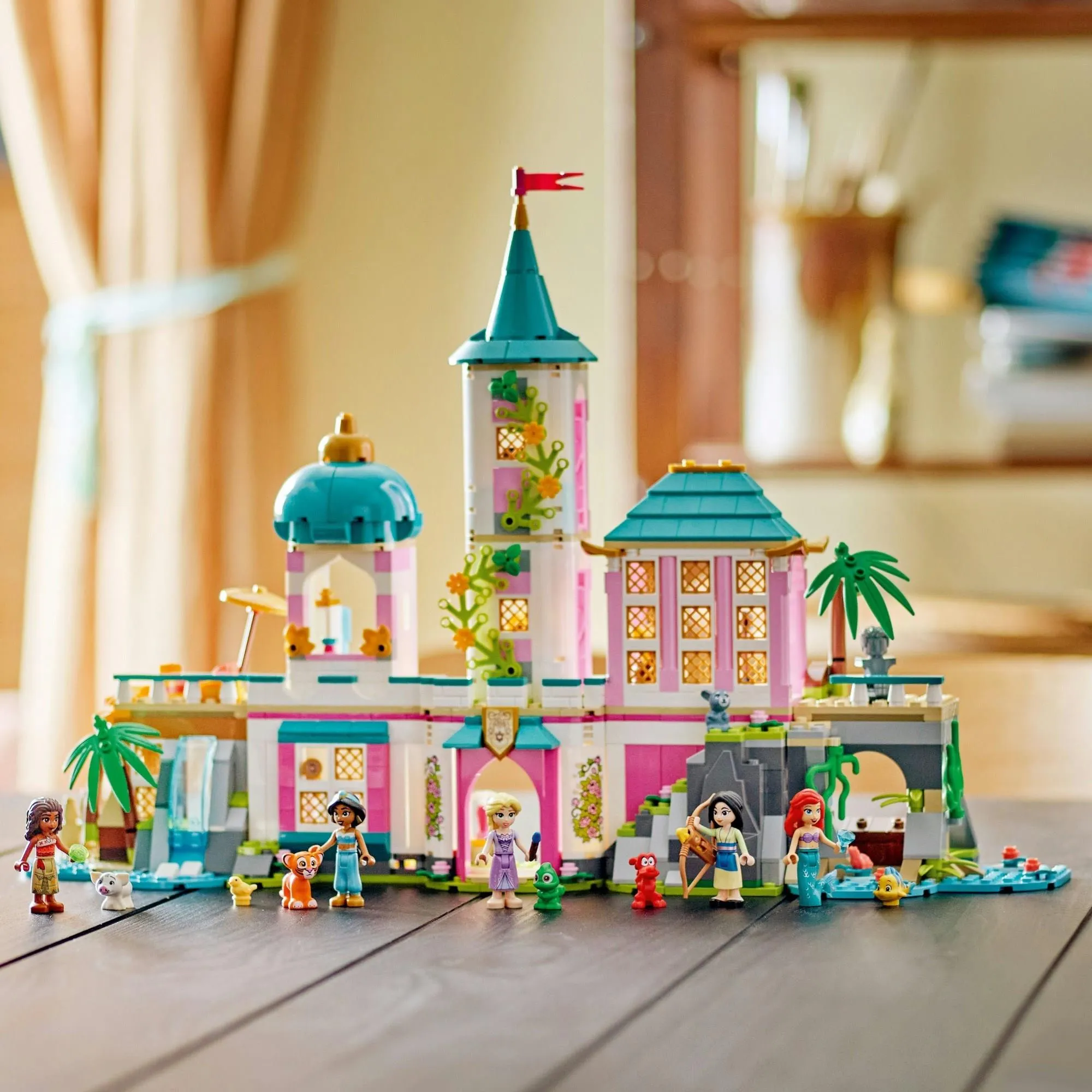 Конструктор LEGO Disney Princess 43267 Замок принцесс и королевские питомцы