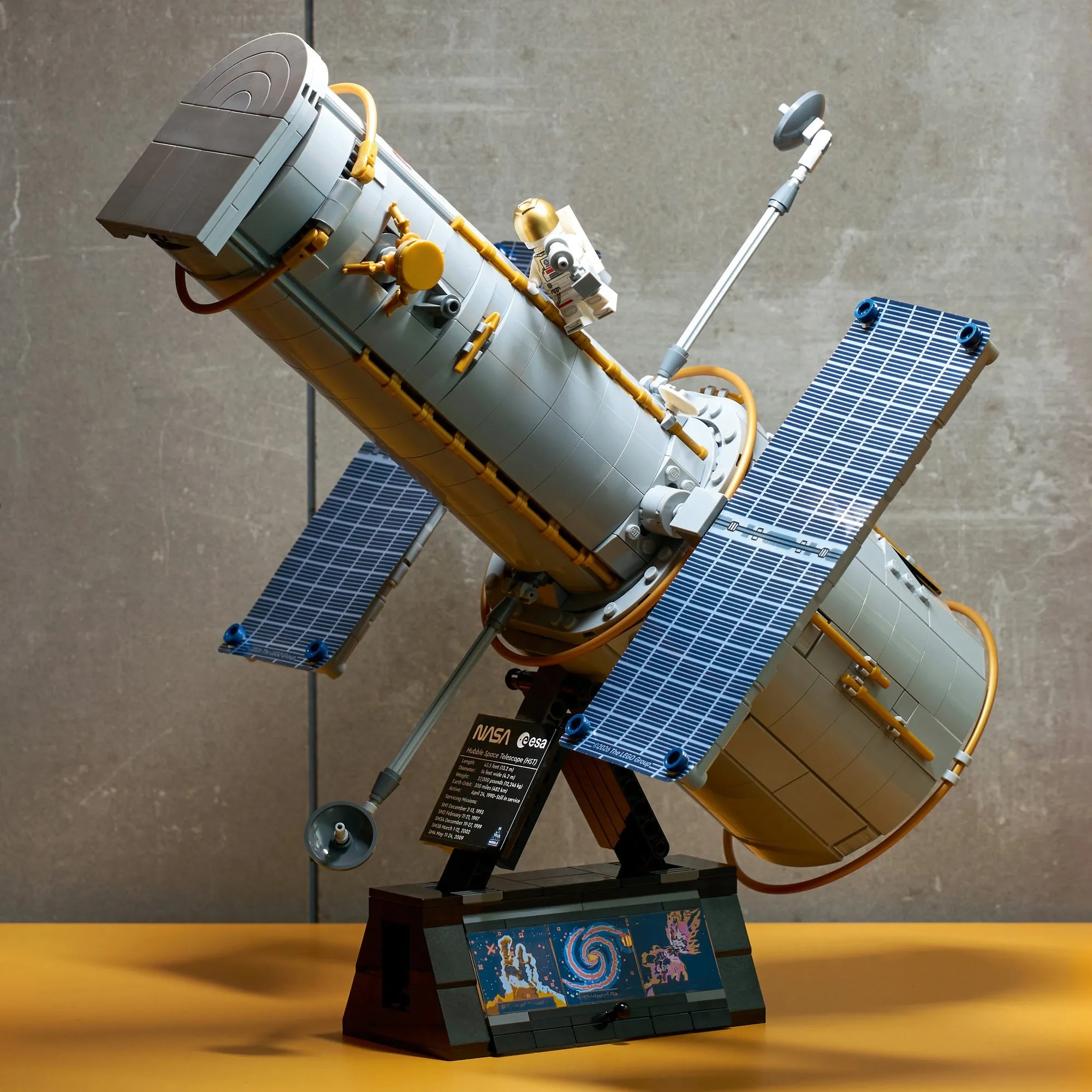 Конструктор LEGO Icons 11382 Космический телескоп Хаббла