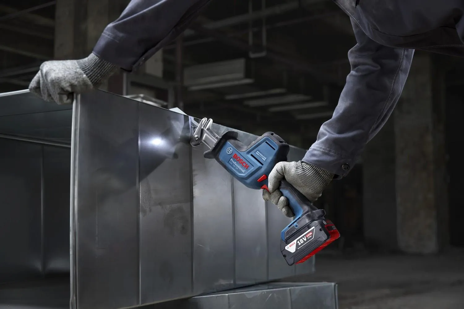 Электрическая пила Bosch GSA 18V-24 Professional 06016A5100