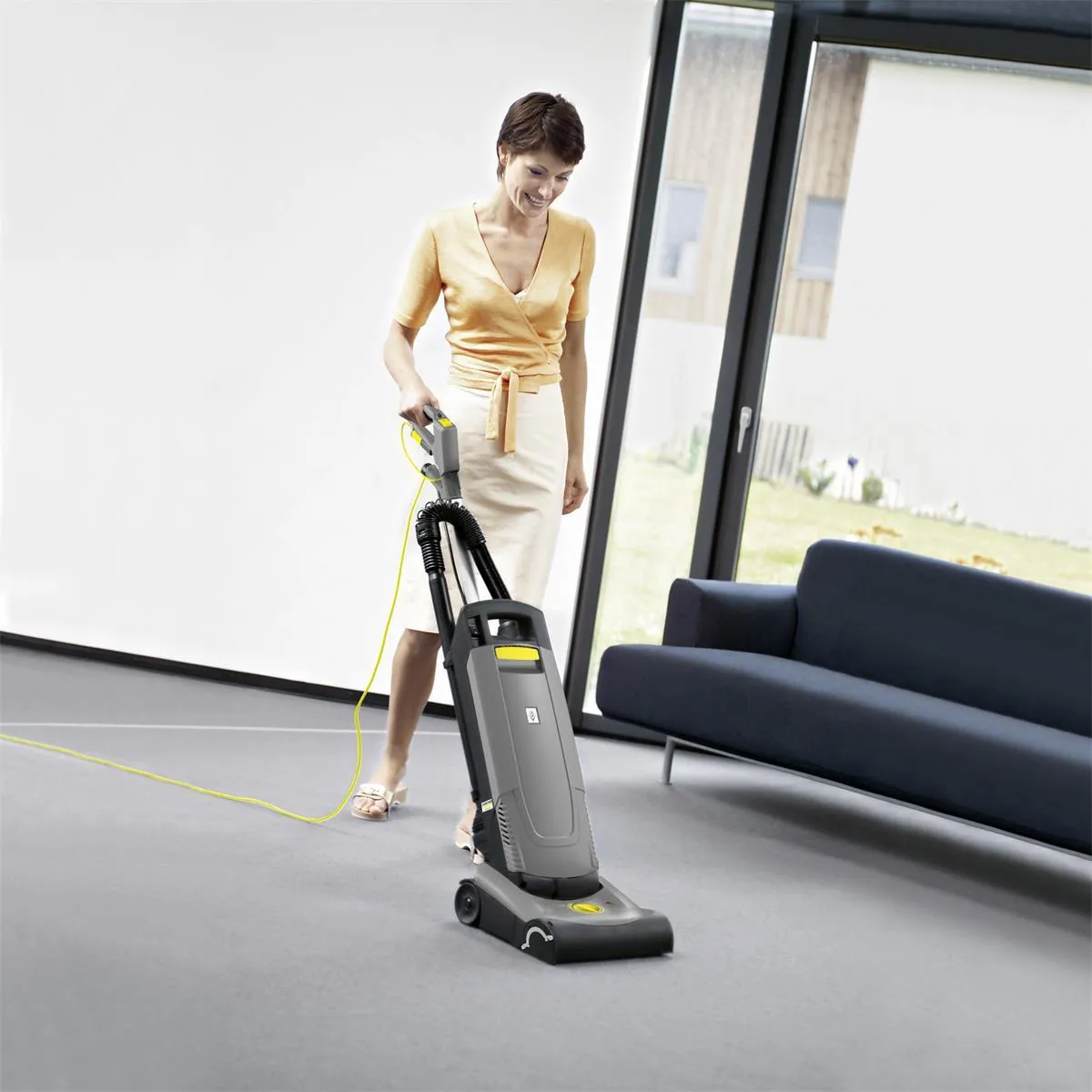 Пылесос Karcher CV 30/1 с щеткой (850 Вт / 5,5 л / 30 см) Профессиональный пылесос 1.023-116.0