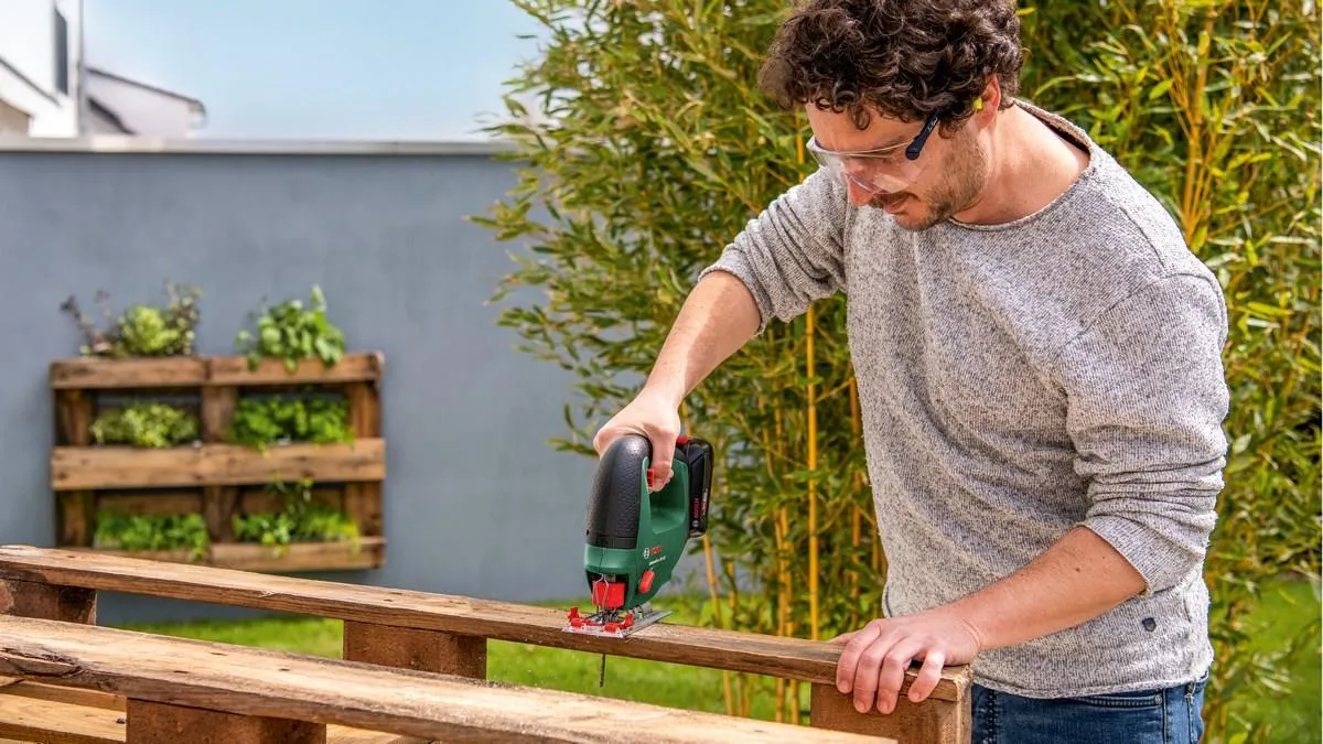 Лобзик Bosch UniversalSaw 18V-100 0603011100