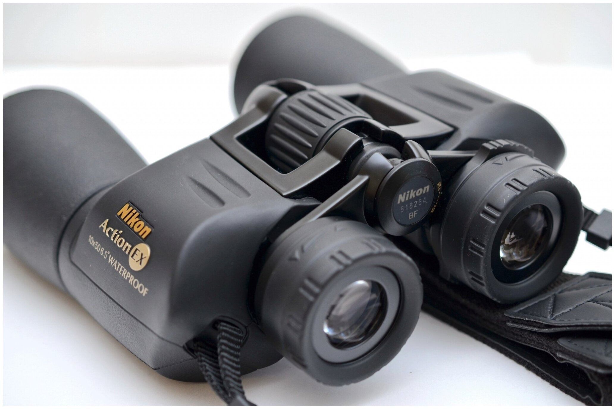 Бинокль Nikon Action EX 10x50 CF черный