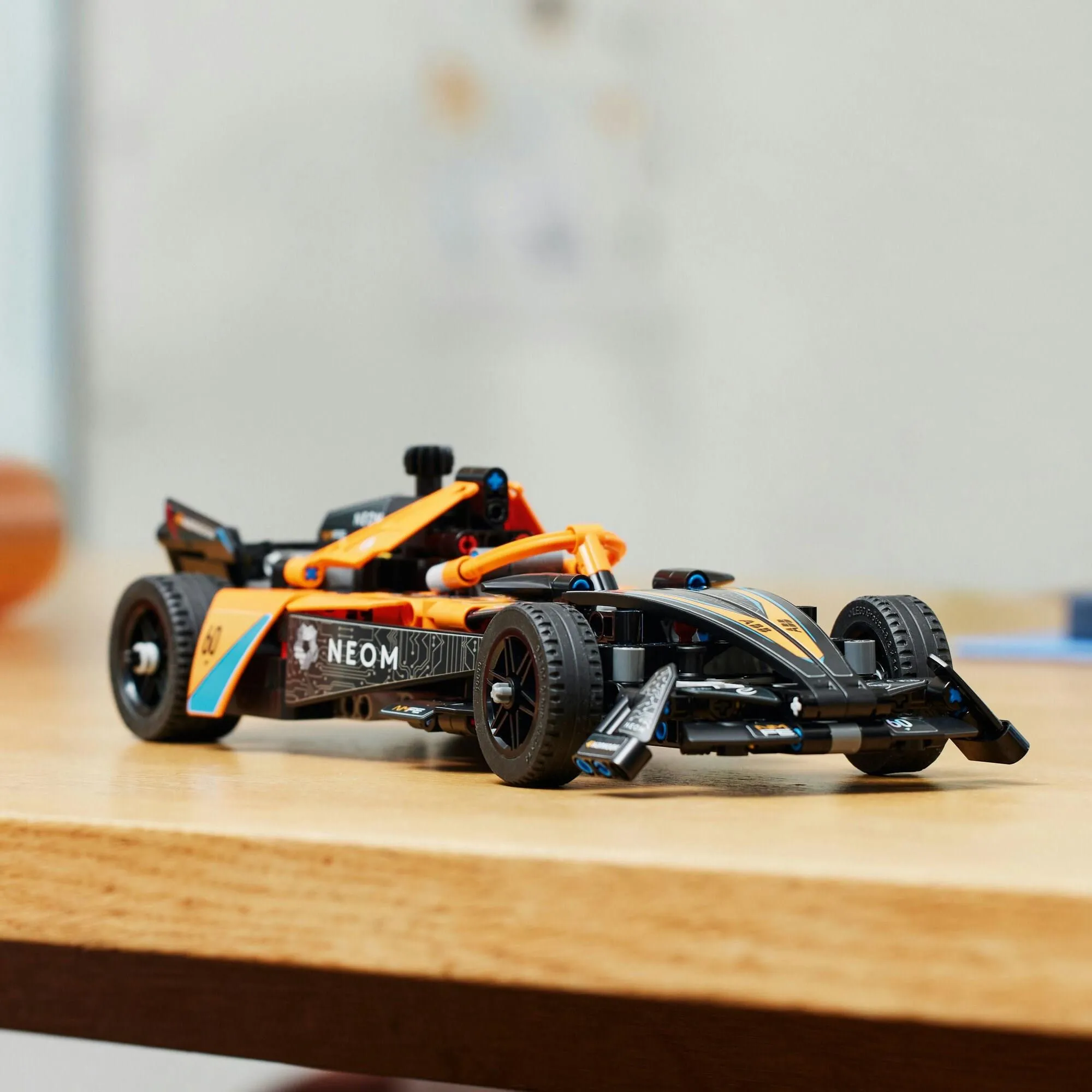Конструктор LEGO Technic 42169 Гоночный автомобиль NEOM McLaren Formula E Race Car