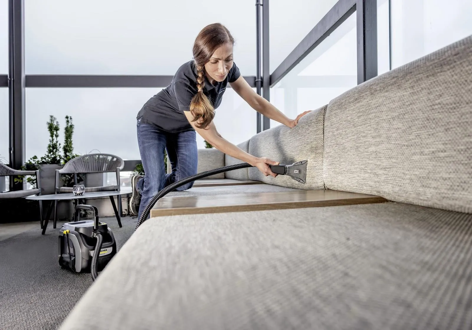 Аккумуляторный моющий пылесос KARCHER Puzzi 2/1 Bp 1.101-750.0