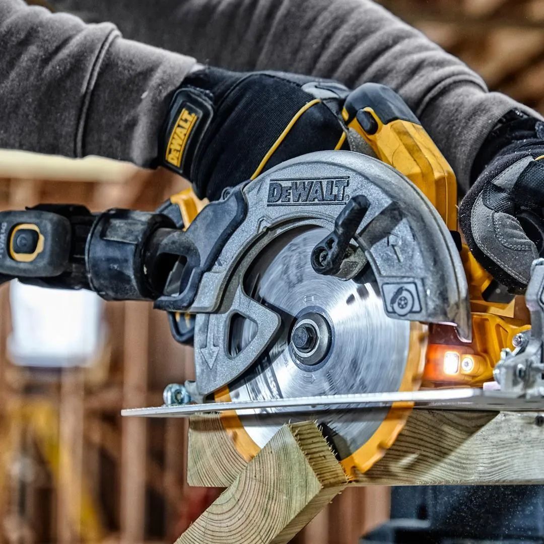 Пила DEWALT DCS570H2T