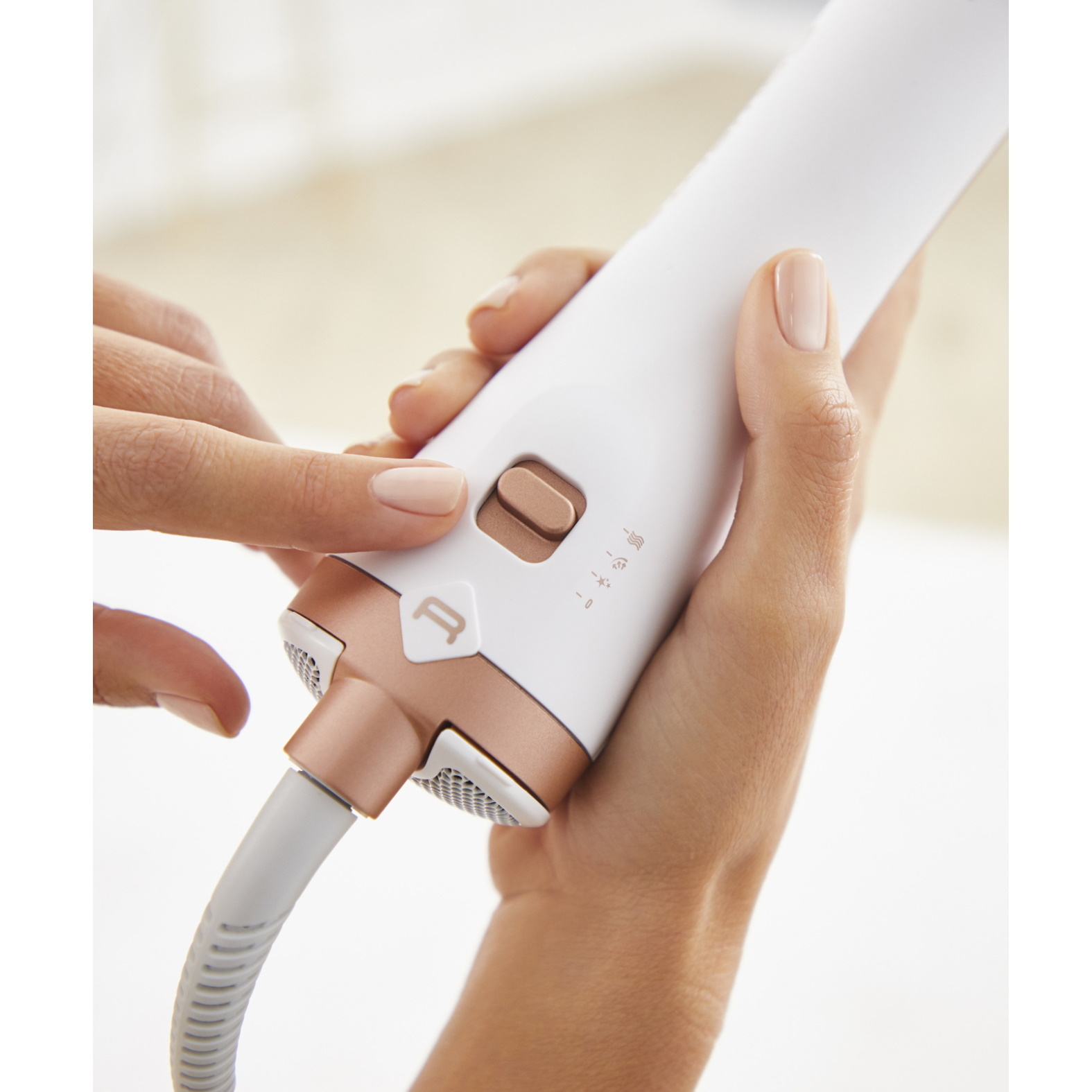 Фен-щетка Rowenta ULTIMATE CARE CF9720F0