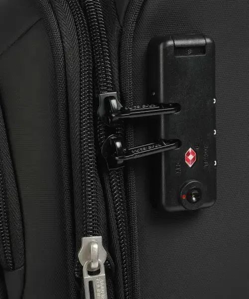 Чемодан American Tourister Daring Dash на 4 колёсах