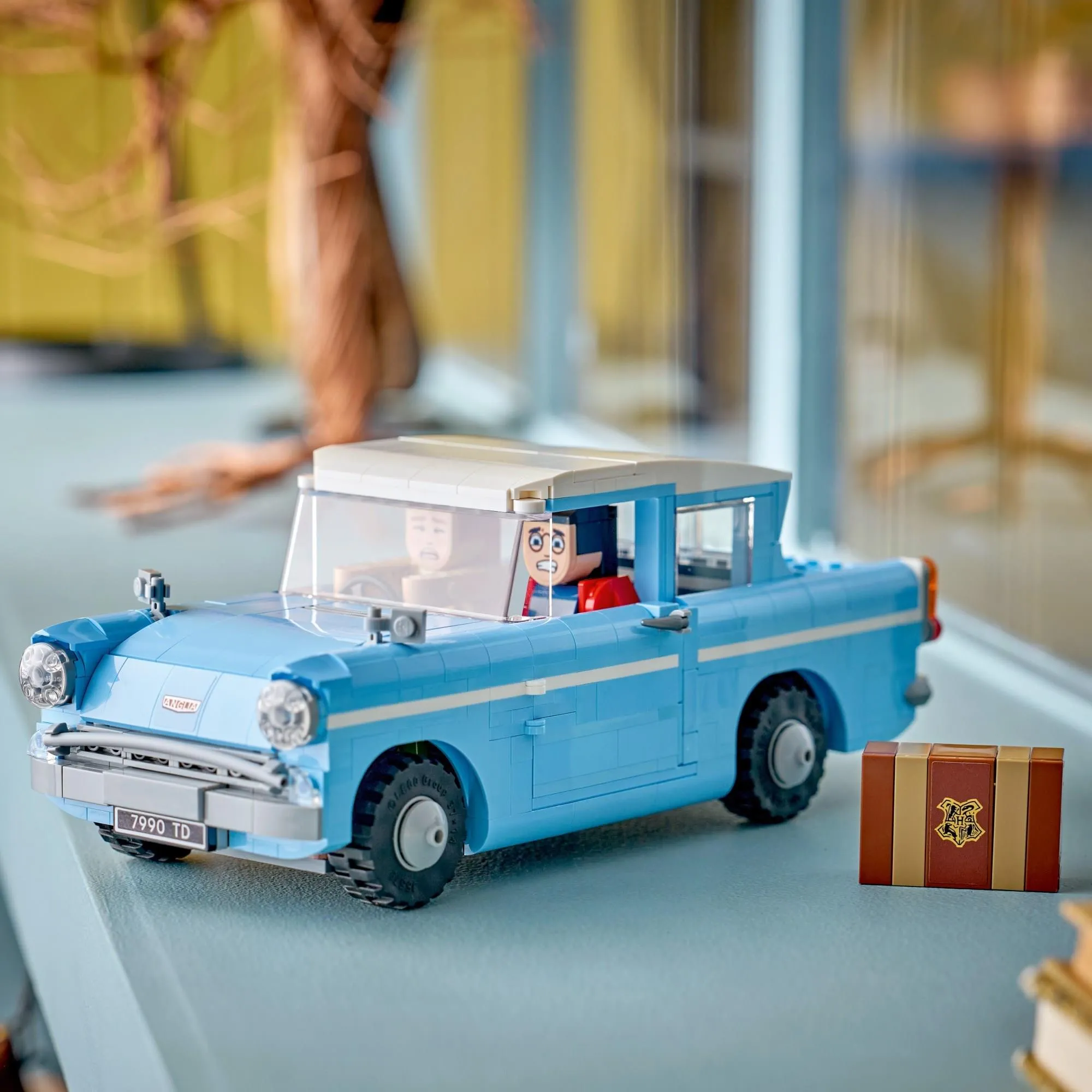 Конструктор LEGO Harry Potter 76470 Заколдованный летающий Ford Anglia