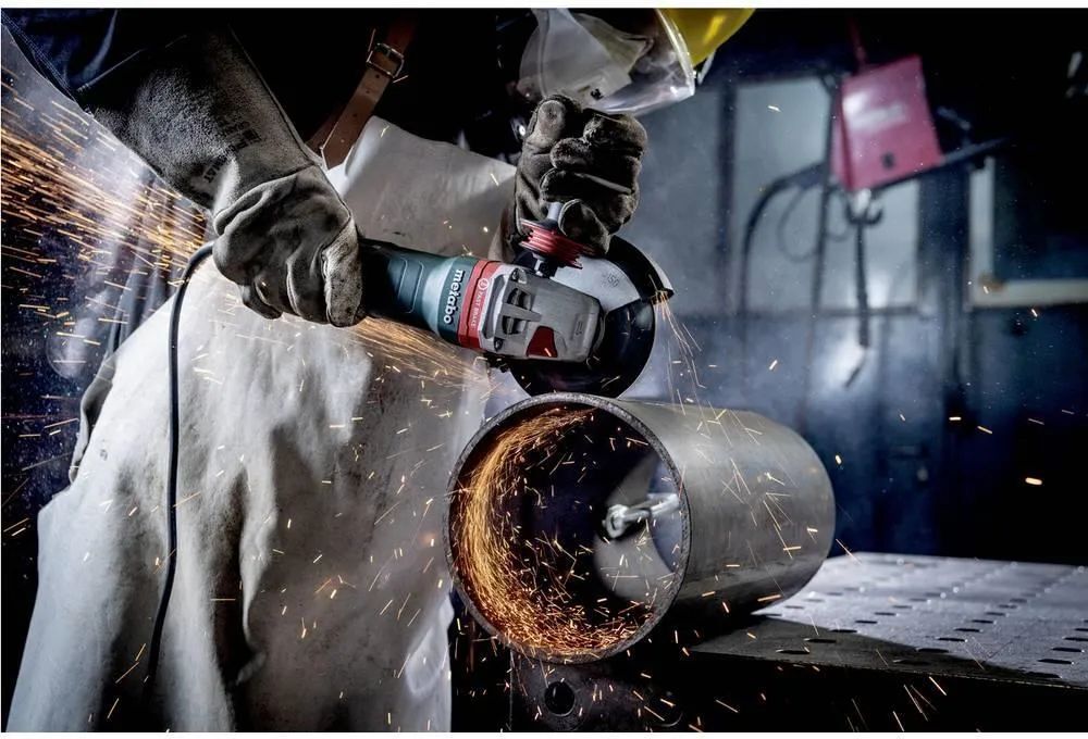 Угловая шлифмашина сетевого питания Metabo WEPBA 19-150 Q DS M-Brush 613117000