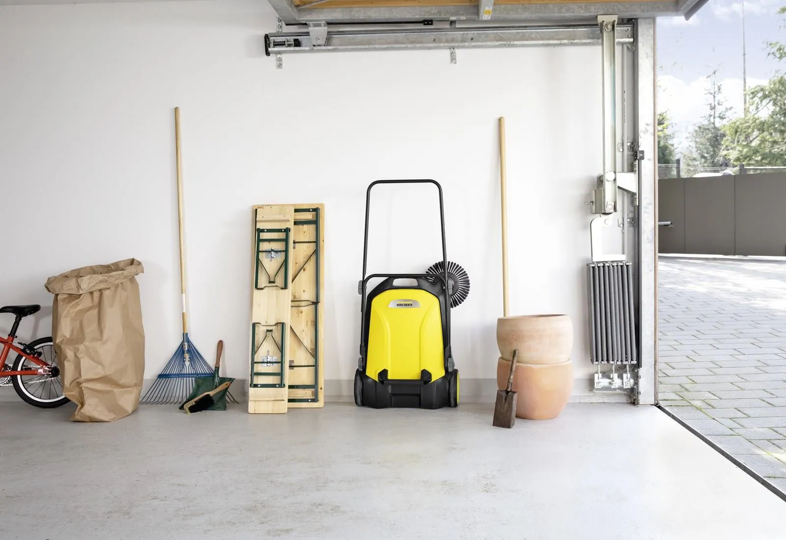 Ручная подметальная машина KARCHER S4 1.766-320.0