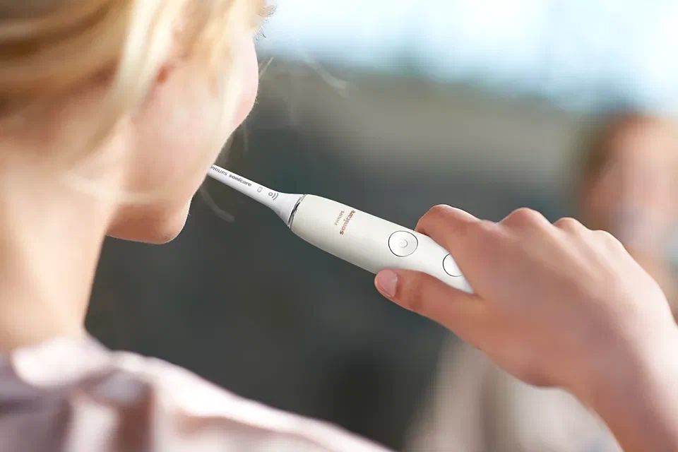 Звуковая зубная щетка Philips Sonicare DiamondClean 9000 HX9911/27, белый