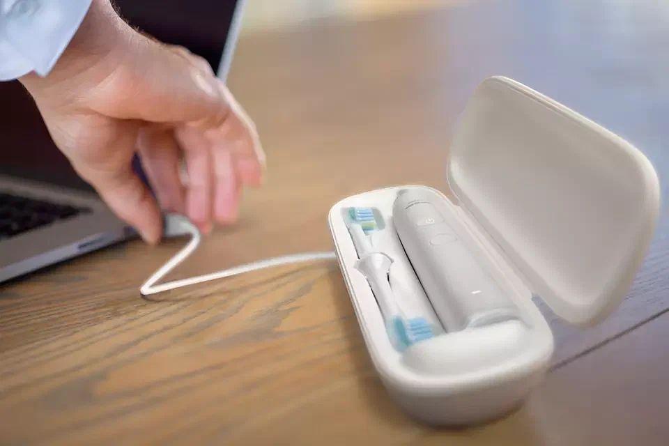 Звуковая зубная щетка Philips Sonicare DiamondClean 9000 HX9911/27, белый