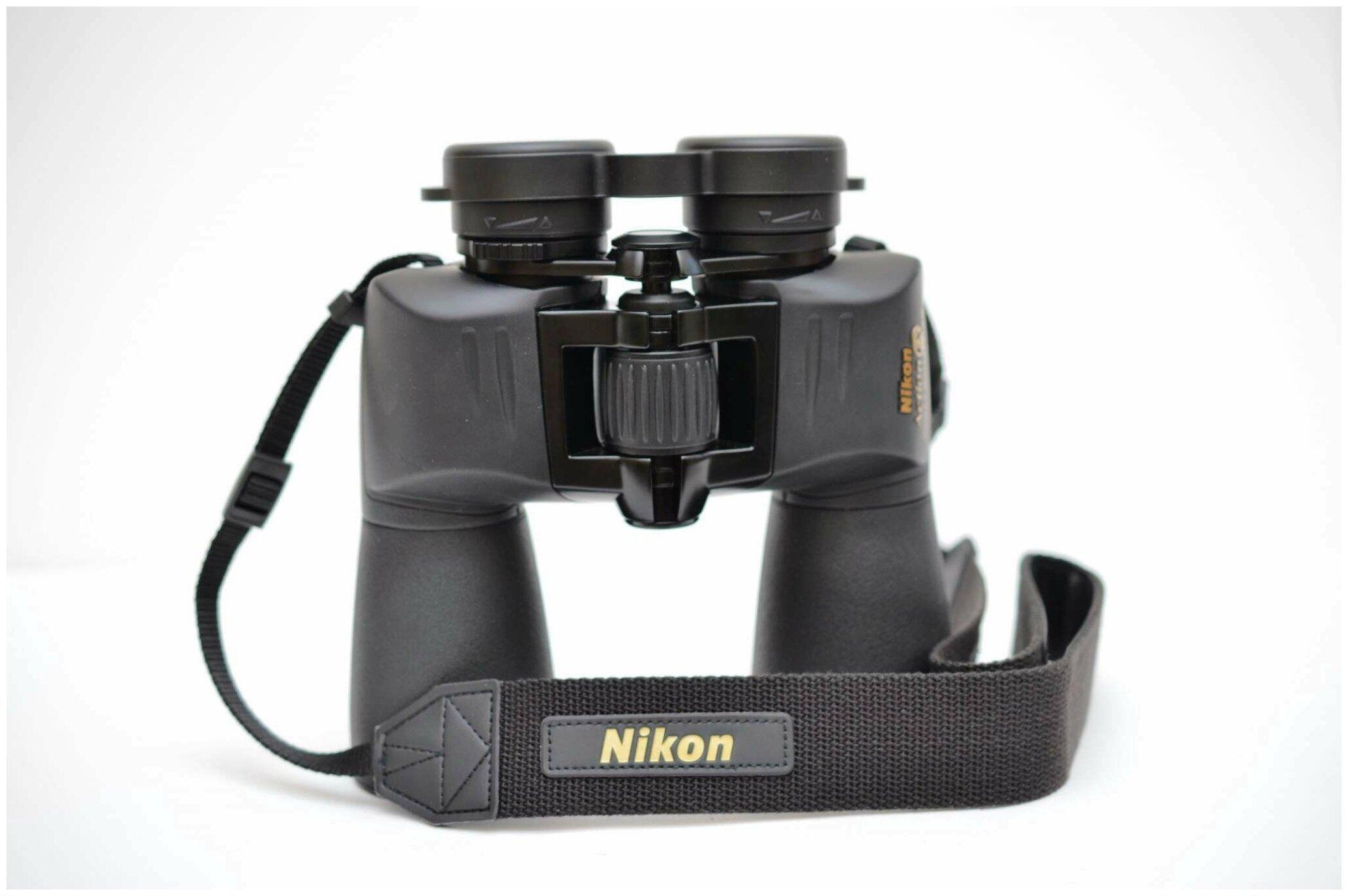 Бинокль Nikon Action EX 10x50 CF черный