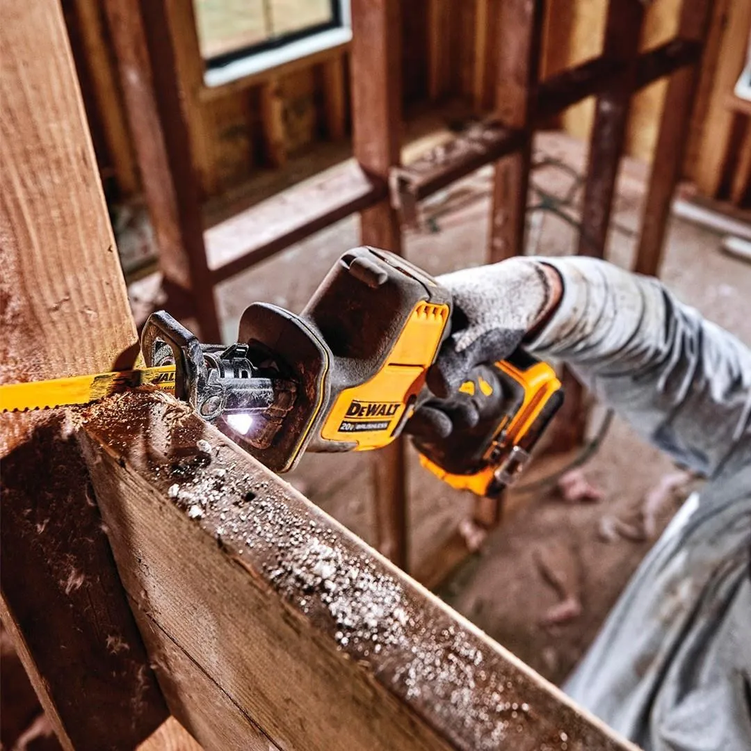 Аккумуляторная компактная сабельная пила DeWalt DCS369P2-QW, с 2 АКБ и ЗУ