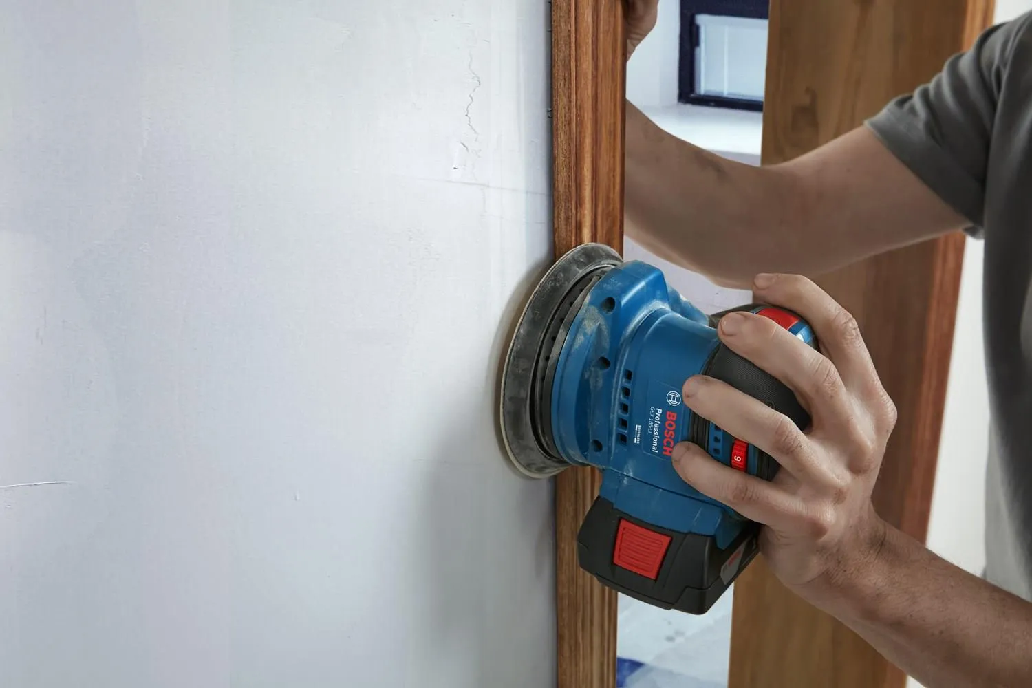 Эксцентриковая шлифовальная машина аккумуляторная Bosch GEX 185-LI Professional 06013A5021