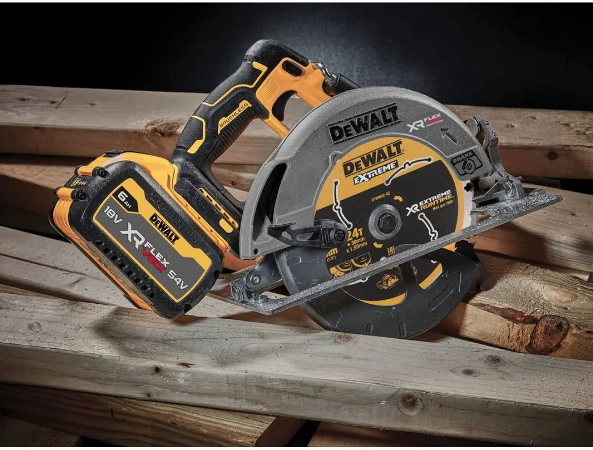 Аккумуляторная дисковая пила DeWalt DCS573NT-XJ, без АКБ и ЗУ, в кейсе TSTAK