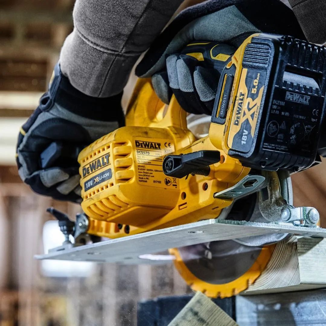 Пила DEWALT DCS570H2T