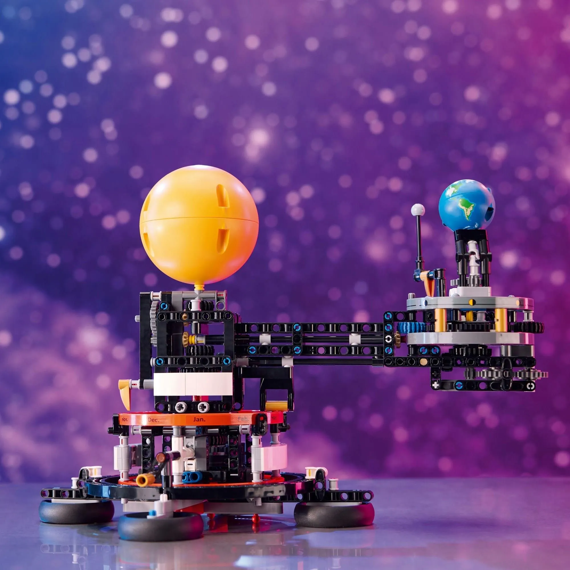 Конструктор LEGO Technic 42179 Планета Земля и Луна на орбите
