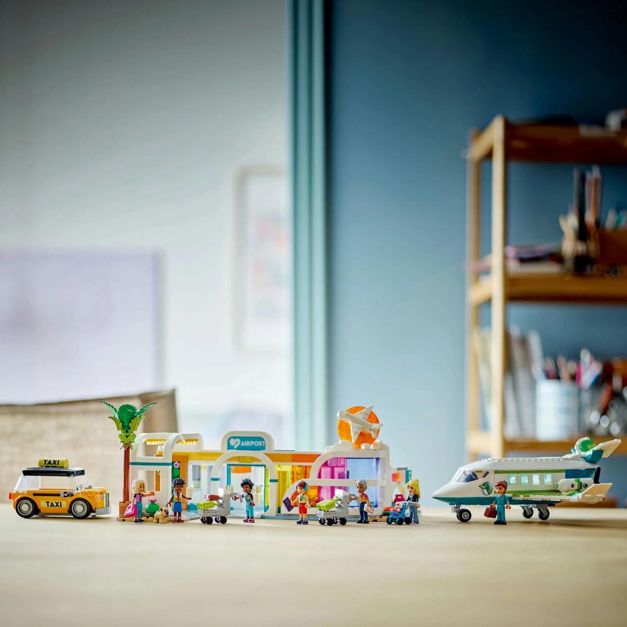 LEGO Friends 42656 Самолёт и аэропорт в городе Хартлейк-Сити