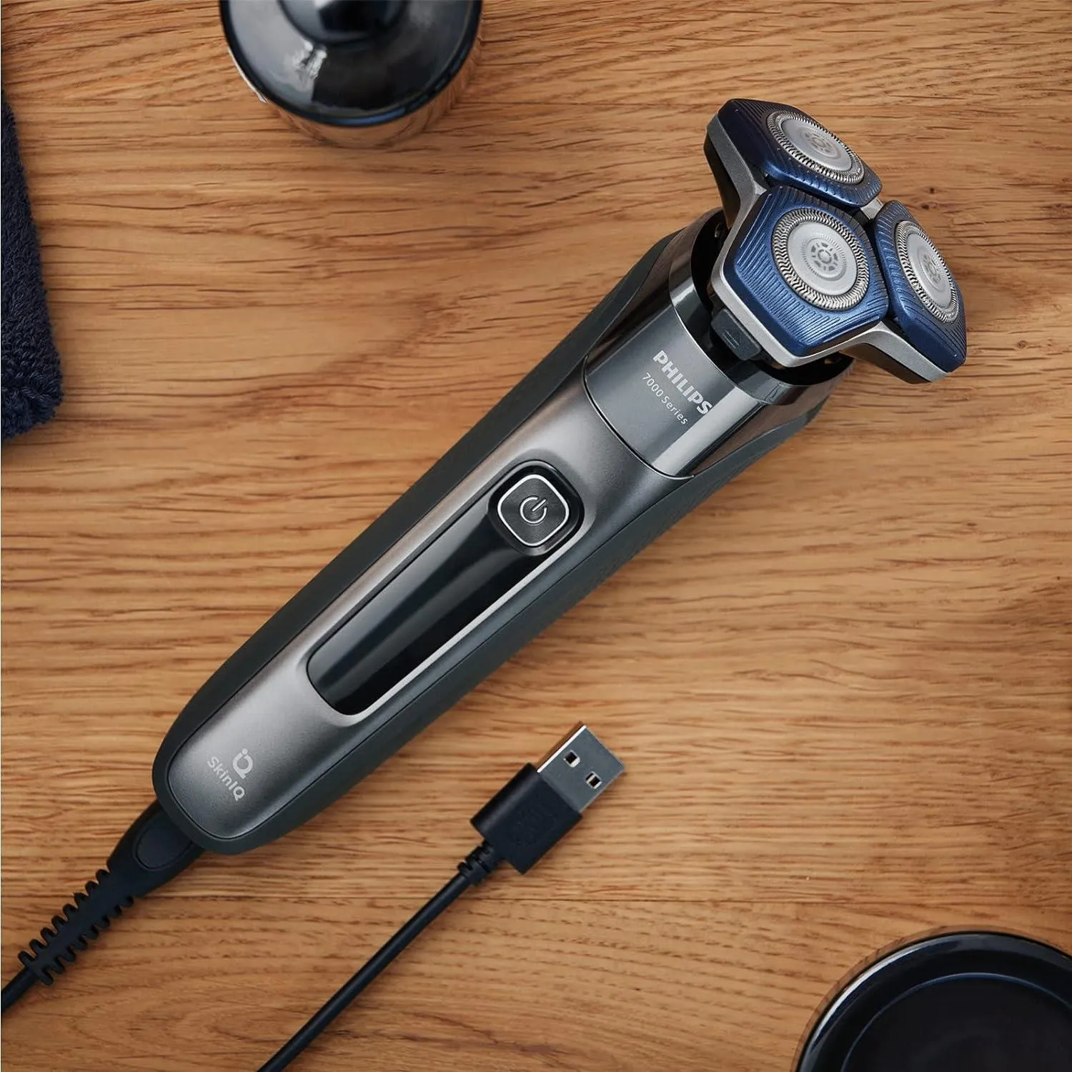 Электробритва Philips Series 7000 SkinIQ S7885/63