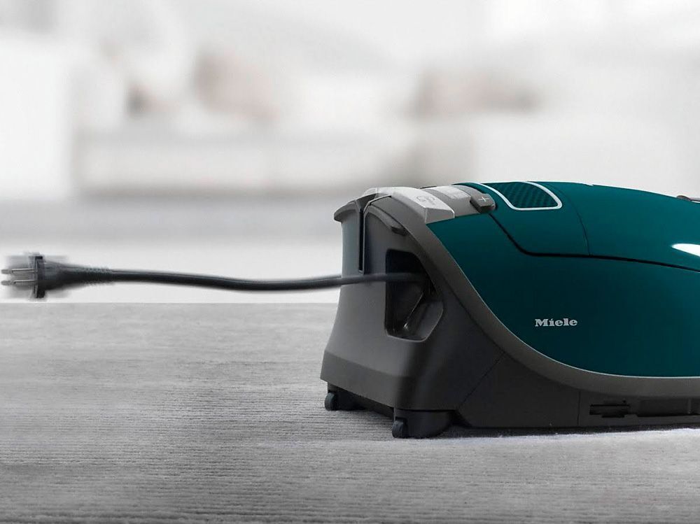Пылесос Miele SGJP3 C3 TotalCare EcoLine 550w Petrol