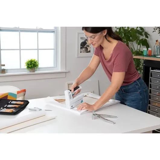 Скобозабивной пистолет Black+Decker Hobby Series 3,6 В, 1,5 Ач, BCN115-XJ