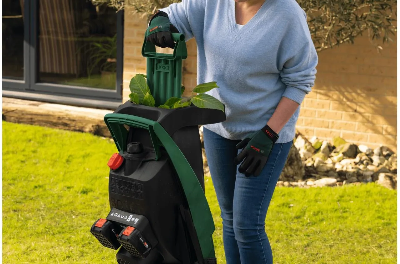 Измельчитель садовый аккумуляторный Bosch UniversalShredder 2x18V-25 06008E0001