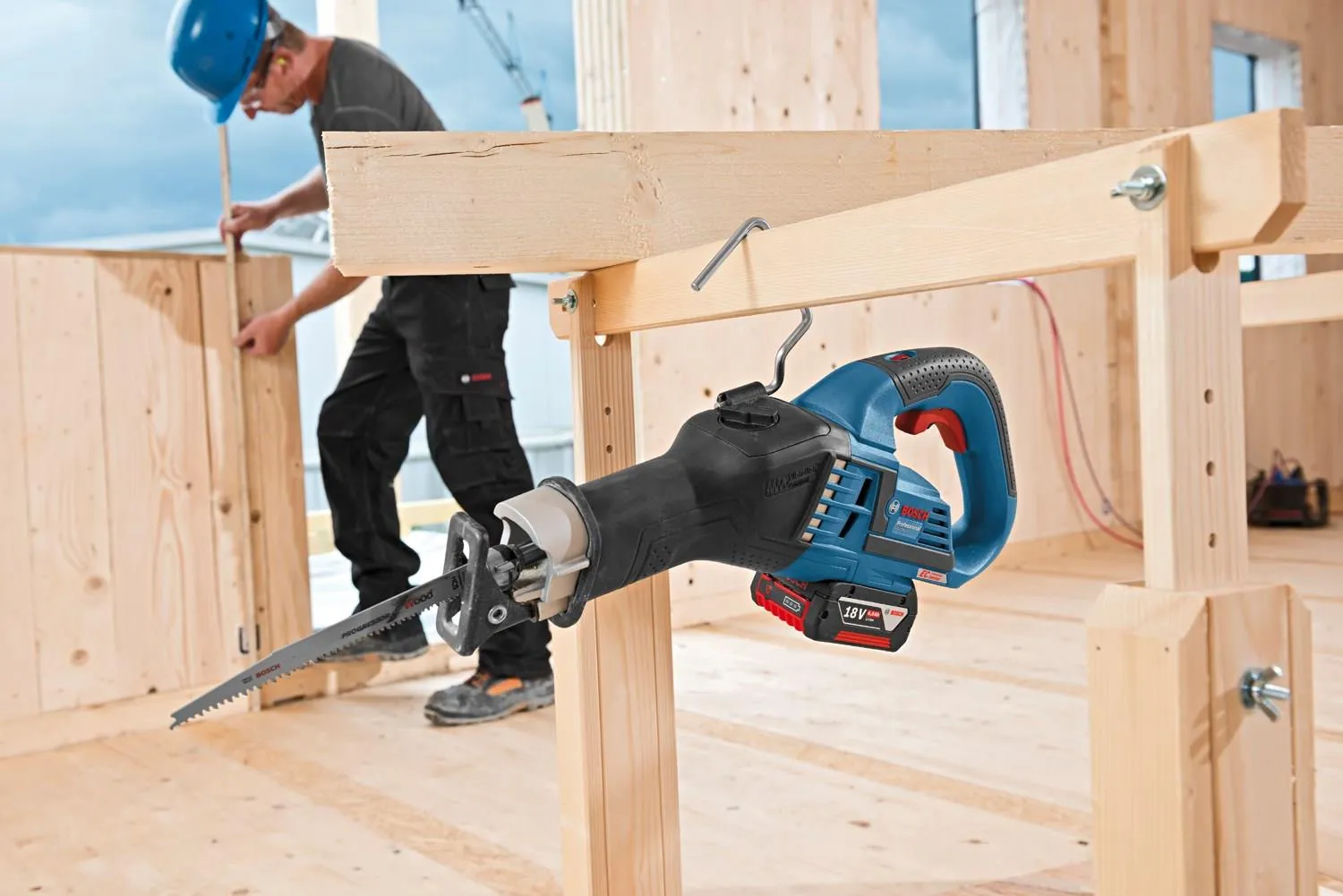 Электрическая пила Bosch GSA 18V-32 Professional 06016A8108