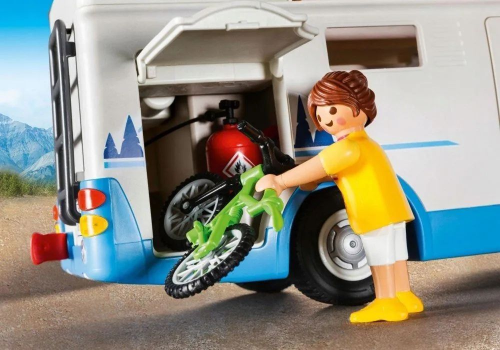 Конструктор Playmobil 9318 Family Fun - Большой Семейный кемпер с прицепом