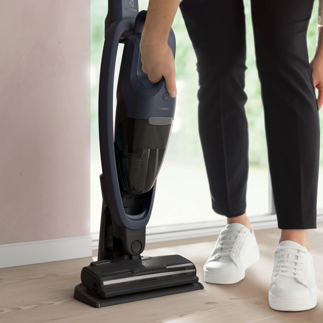 Вертикальный пылесос Electrolux Clean 500 Well ES52CB21DB