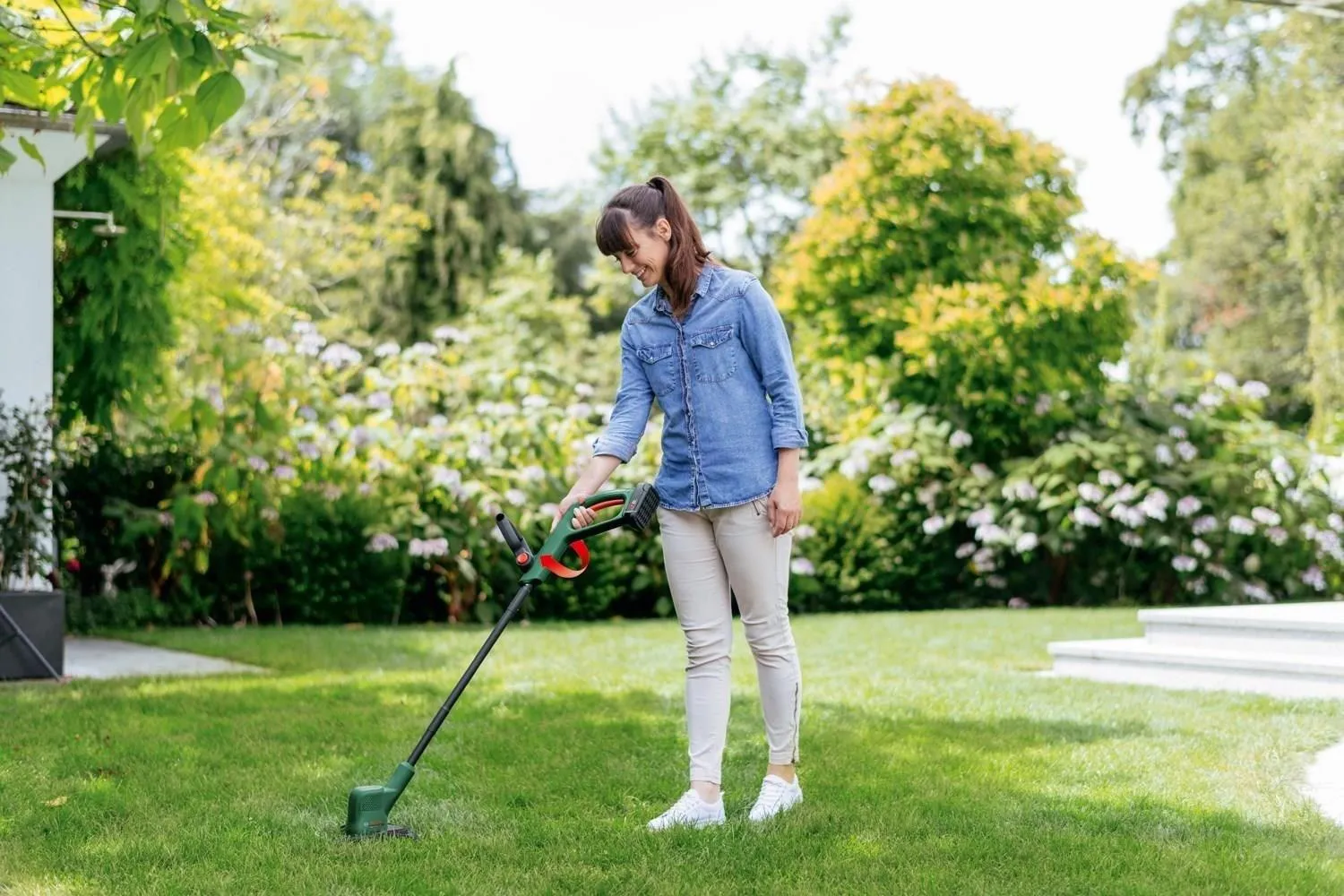 Аккумуляторный триммер для травы Bosch EasyGrassCut 18V-230 06008C1A04