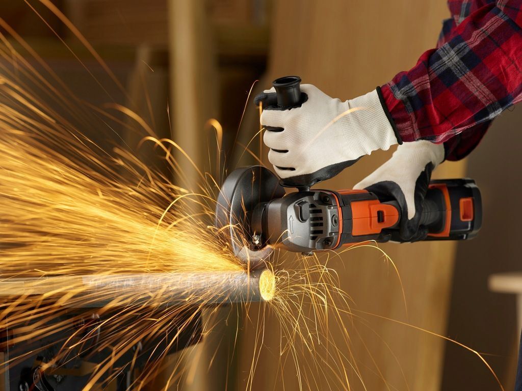 Аккумуляторная угловая шлифовальная машина Black&Decker BCG720N-XJ