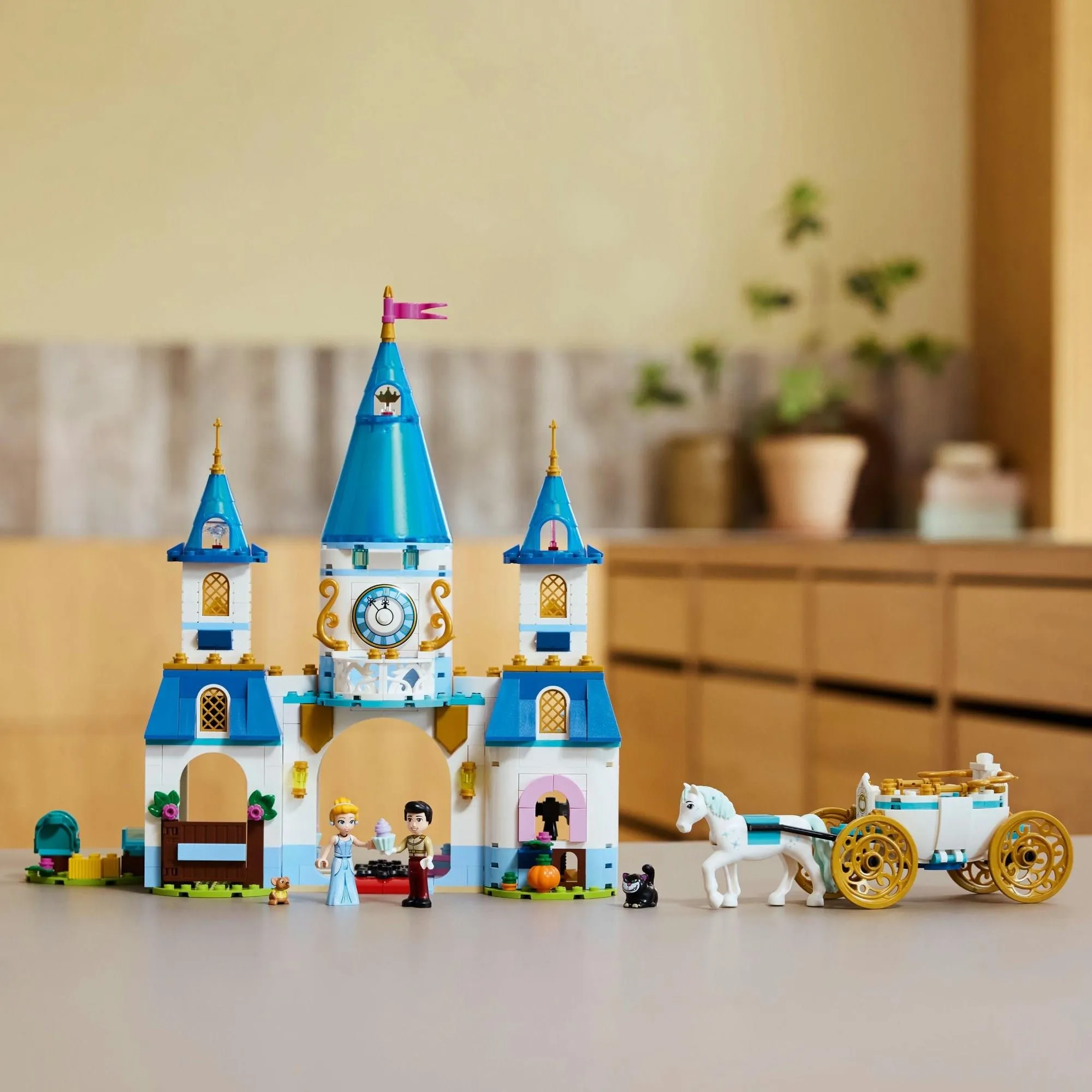 Конструктор LEGO Disney Princess 43275 Замок Золушки и карета