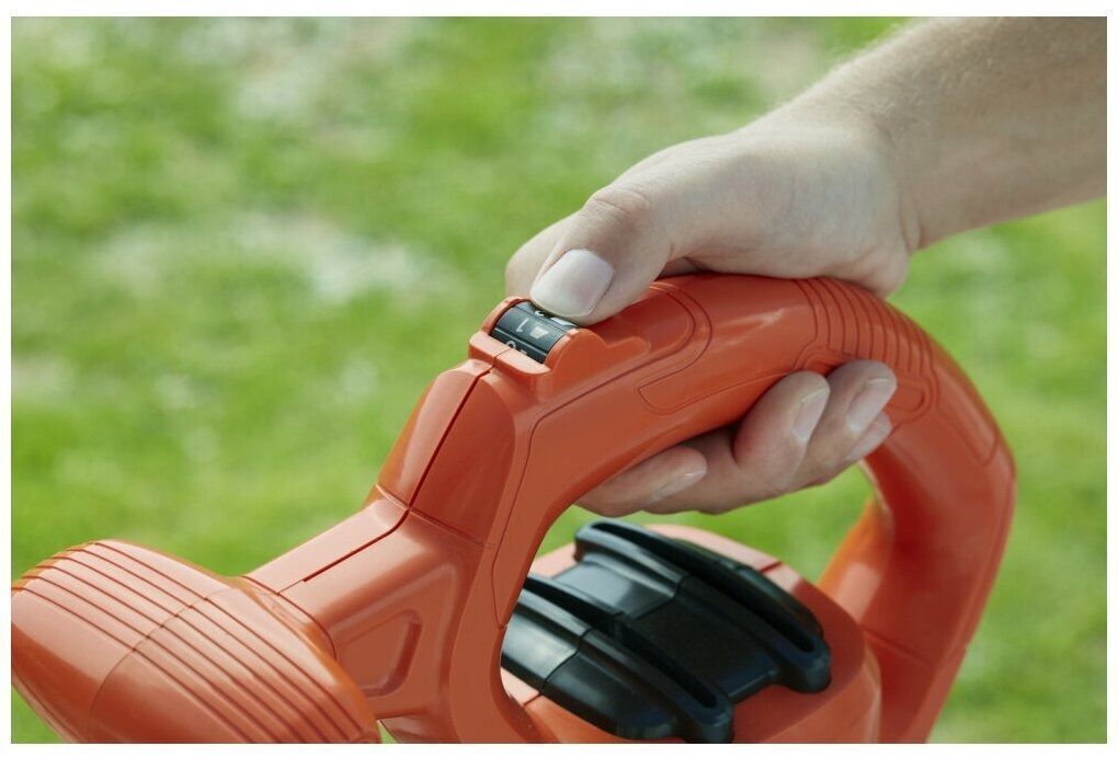 Электрический садовый пылесос BLACK+DECKER BEBLV290-QS, 2900 Вт