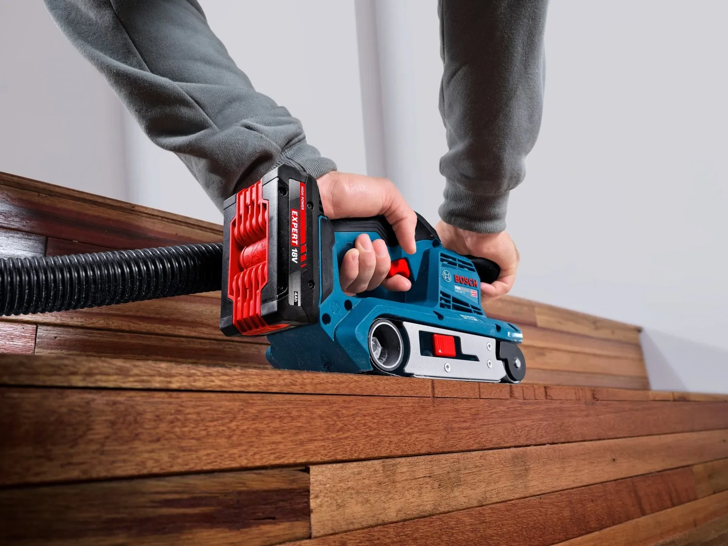 Аккумуляторная ленточная шлифовальная машина Bosch GBS 18V-75 Professional 06012C2000
