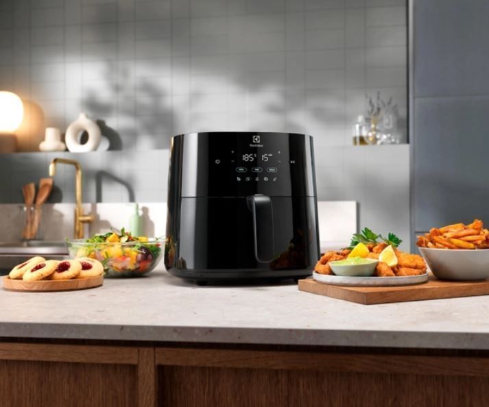 Аэрогриль фритюрница Electrolux AirFryer 600 EAF3B