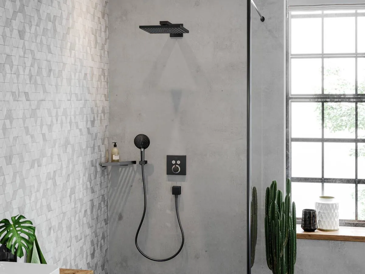 Душевой кронштейн Hansgrohe Vernis Shape 240, черный матовый 26405670