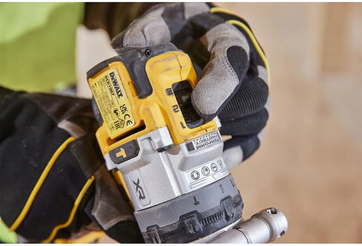 Ударная дрель-шуруповерт Dewalt DCD1007NT